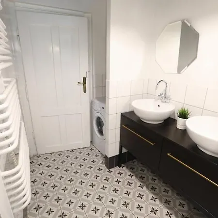 Golden Apartments&B8-4 *