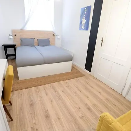 Golden Apartments&B8-4